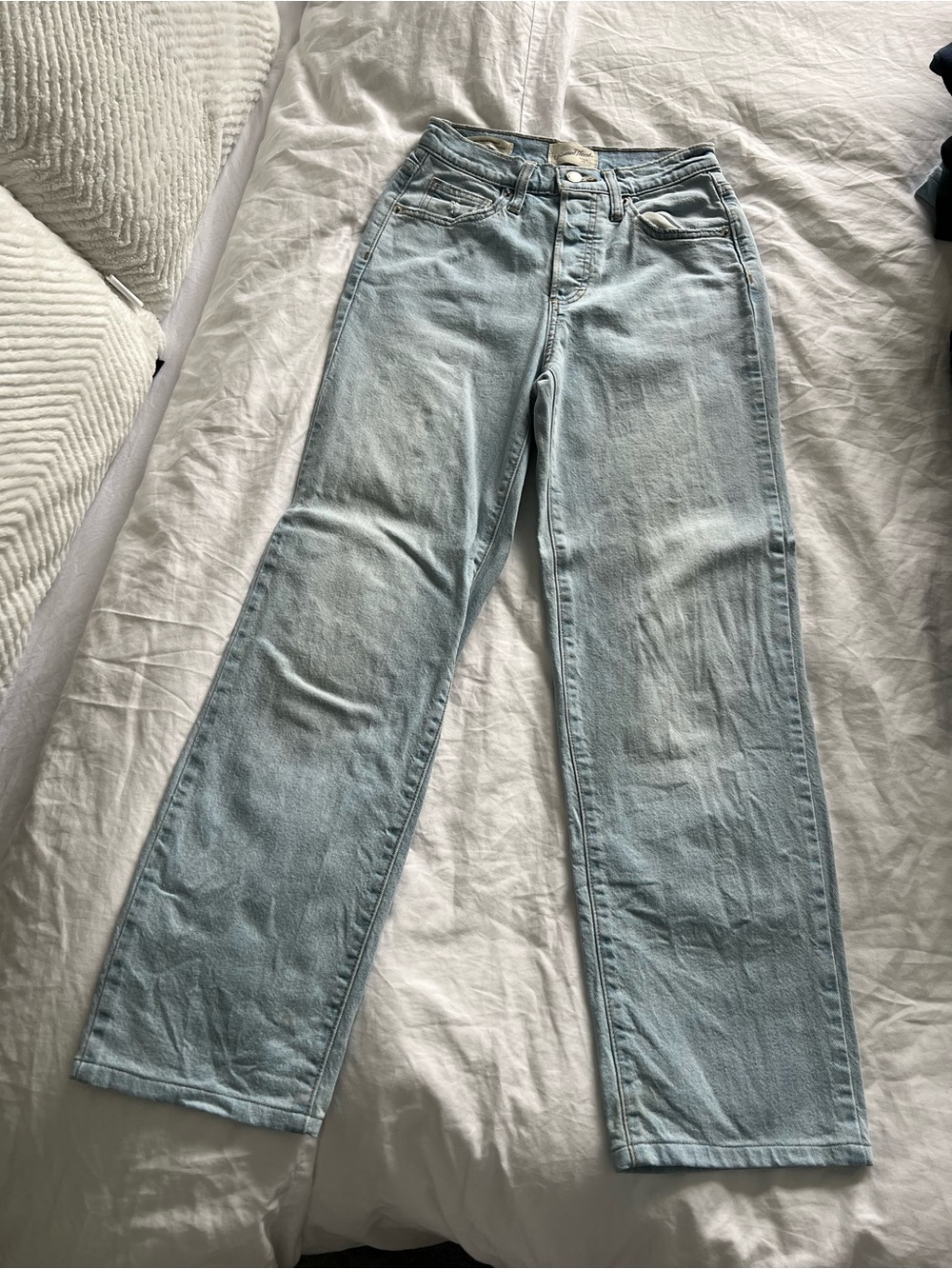 Universal Thread Light Blue Straight-Leg Women's Jeans (High rise 90s STRAIGHT)